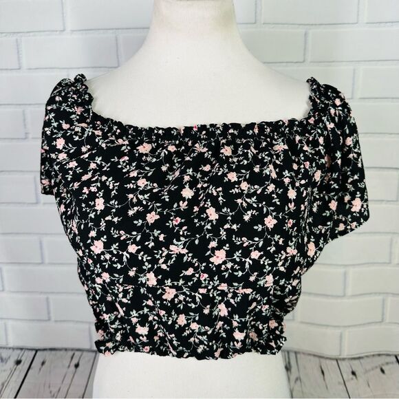 10/$25🦋 H.I.P. Black Floral Stretchy Crop Top - Size XS - Picture 2 of 13